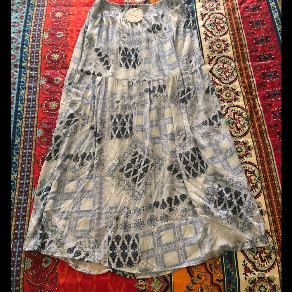 PINK ROSE FULL LENGTH SKIRT W/ELASTIC SMOCKED WAIST. BEAUTIFUL BLUE WHITE.NWT!!☆